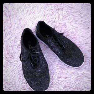 Black sparkle tennis shoes